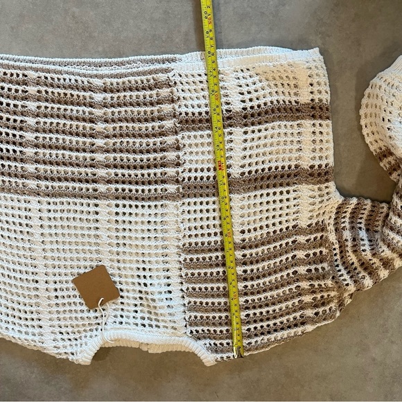 New BLU PEPPER sweater. Medium. Cropped. Ties at the back at neck. Classic - Picture 8 of 8